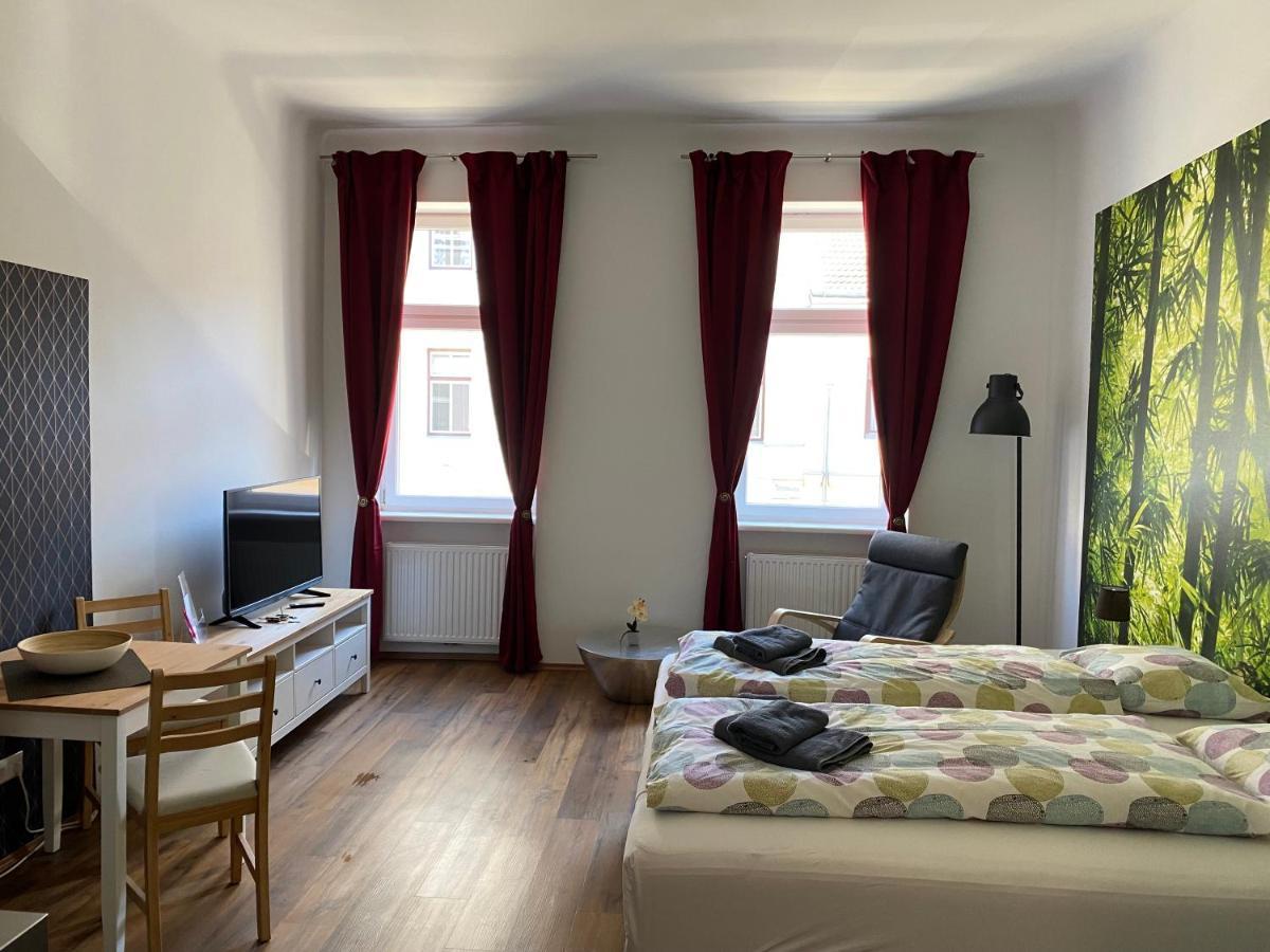 Studio & Apartments Near Reumannplatz Vienna Exterior photo
