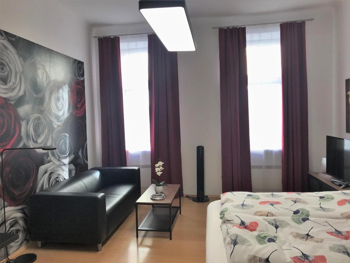 Studio & Apartments Near Reumannplatz Vienna Exterior photo